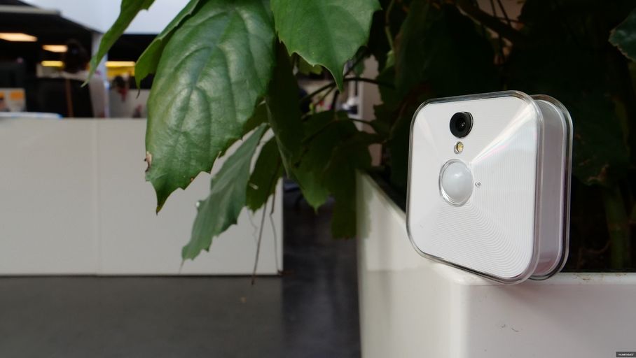 62804c6b-blink-indoor-une-camera-de-surveillance-basique__908_512__42-420-3839-2561